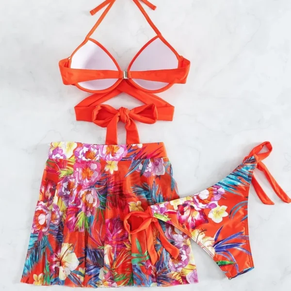 Bikini Floral Cruzado con Falda de Playa