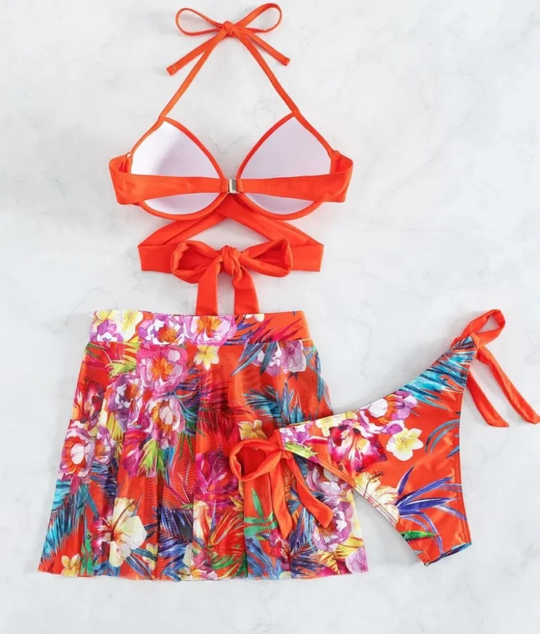 Bikini Floral Cruzado con Falda de Playa