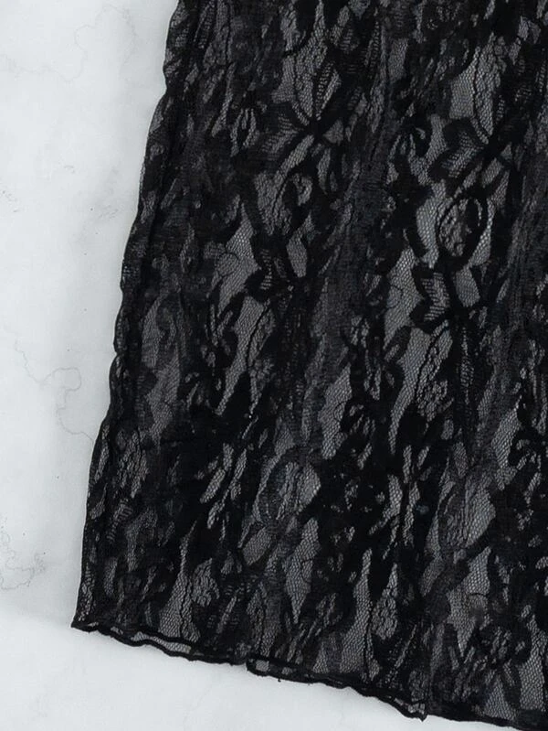 Salida de baño con encaje floral con parte delantera abierta