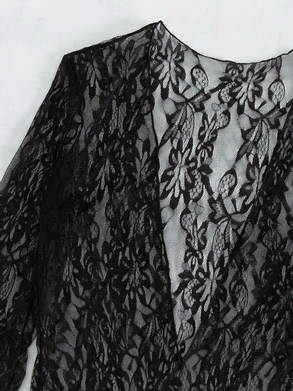 Salida de baño con encaje floral con parte delantera abierta