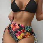 Conjunto de bikini con estampado tropical Top sujetador triángulo halter & Bottom de talle alto bikini & Kimono Traje de baño de 3 piezas